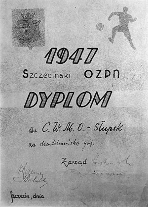 Dyplom uznania za dżentelmeńską grę podczas rozgrywek o mistrzostwo szczecińskiego Okręgowego Związku Piłki Nożnej dla „Gwardia C.W.M.O.” Słupsk. Rok 1947.